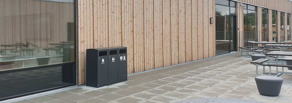 Outdoor waste bin, model number 713